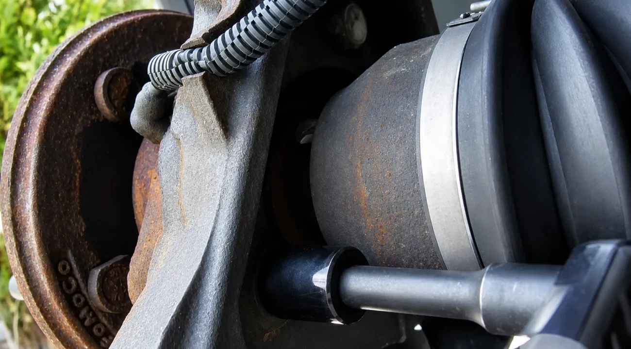Remove The Bolts Of The Wheel Hub
